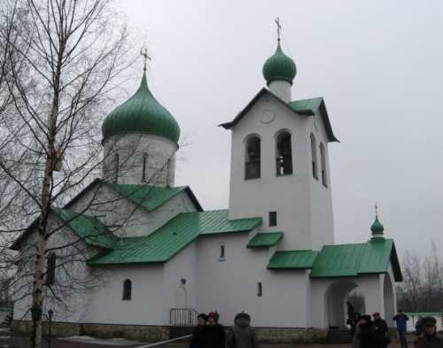 средняя зарплата домработницы и горничной в москве и других городах россии в 2019 году